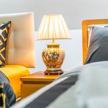 Exquisite 2-Bedroom Penthouse-Sleeps 7-Free Parking With Workstations & High-Speed Wifi 伯明翰 外观 照片