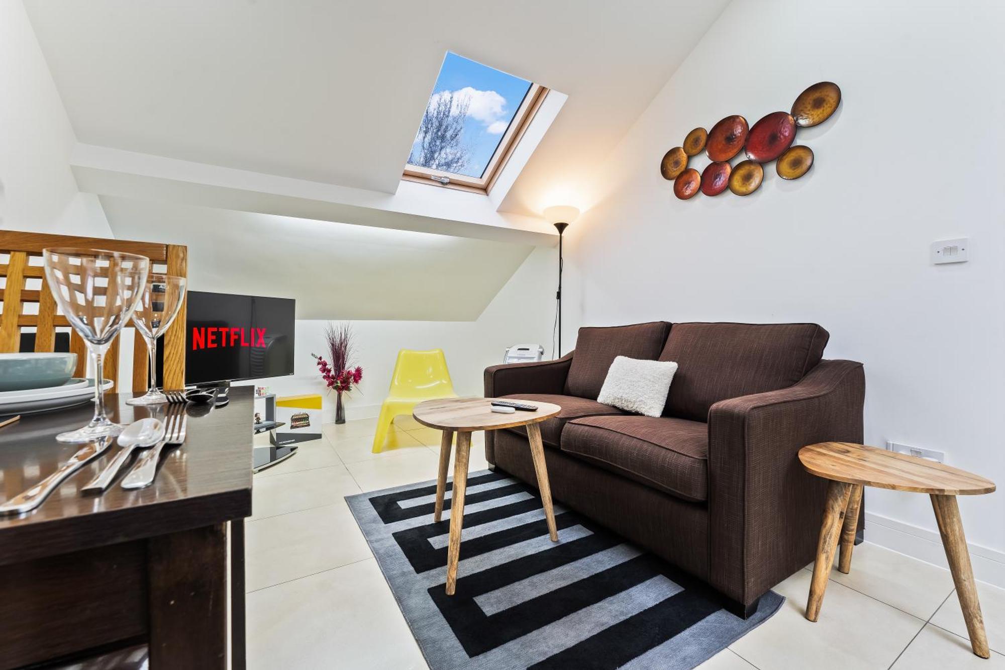 Exquisite 2-Bedroom Penthouse-Sleeps 7-Free Parking With Workstations & High-Speed Wifi 伯明翰 外观 照片