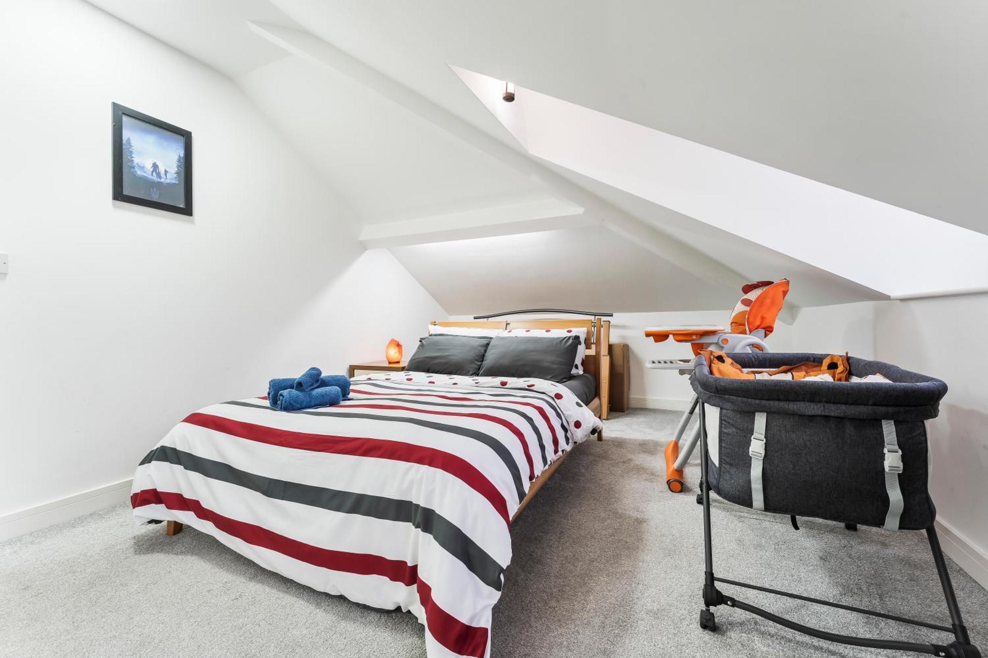 Exquisite 2-Bedroom Penthouse-Sleeps 7-Free Parking With Workstations & High-Speed Wifi 伯明翰 外观 照片