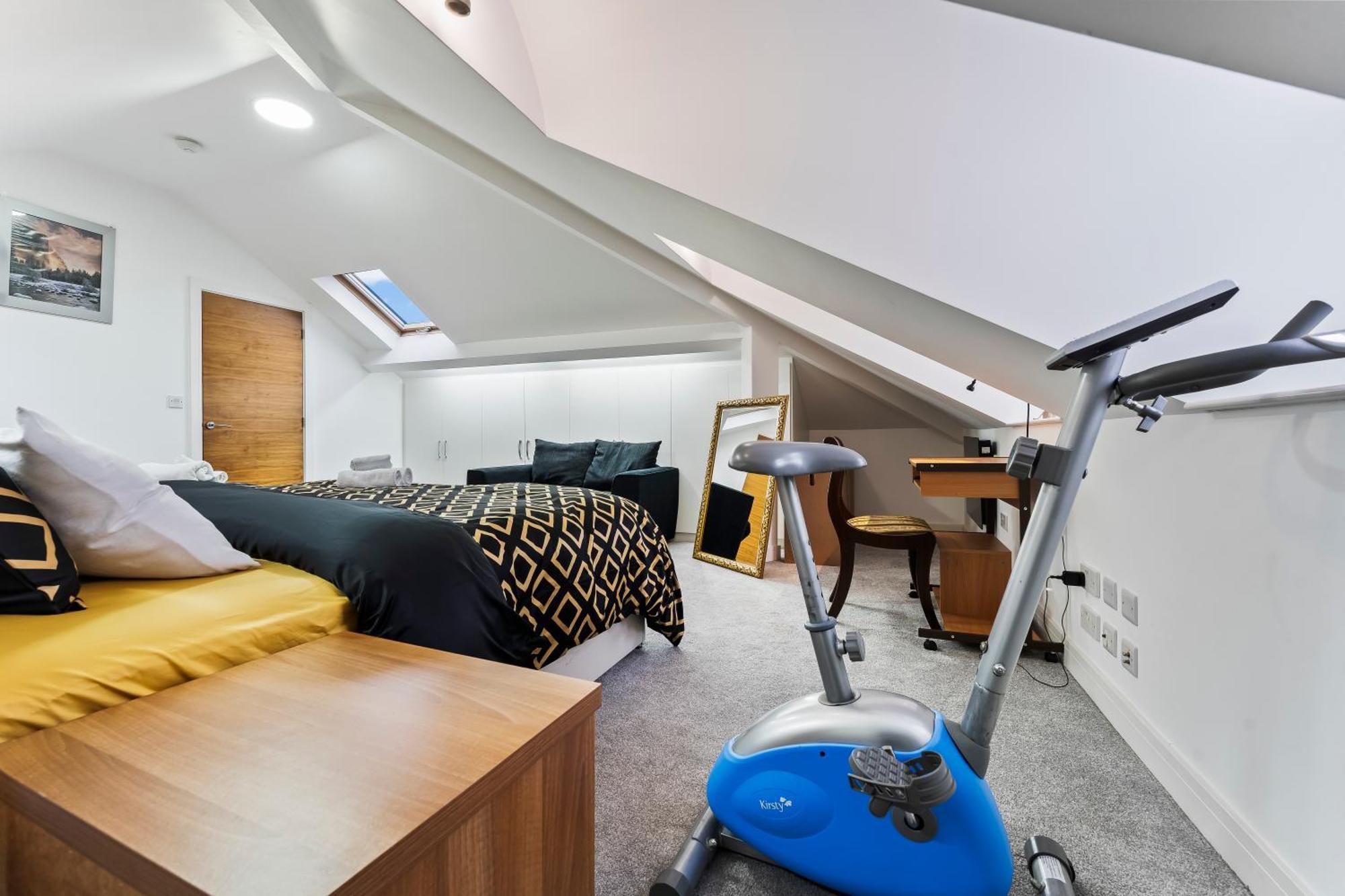 Exquisite 2-Bedroom Penthouse-Sleeps 7-Free Parking With Workstations & High-Speed Wifi 伯明翰 外观 照片