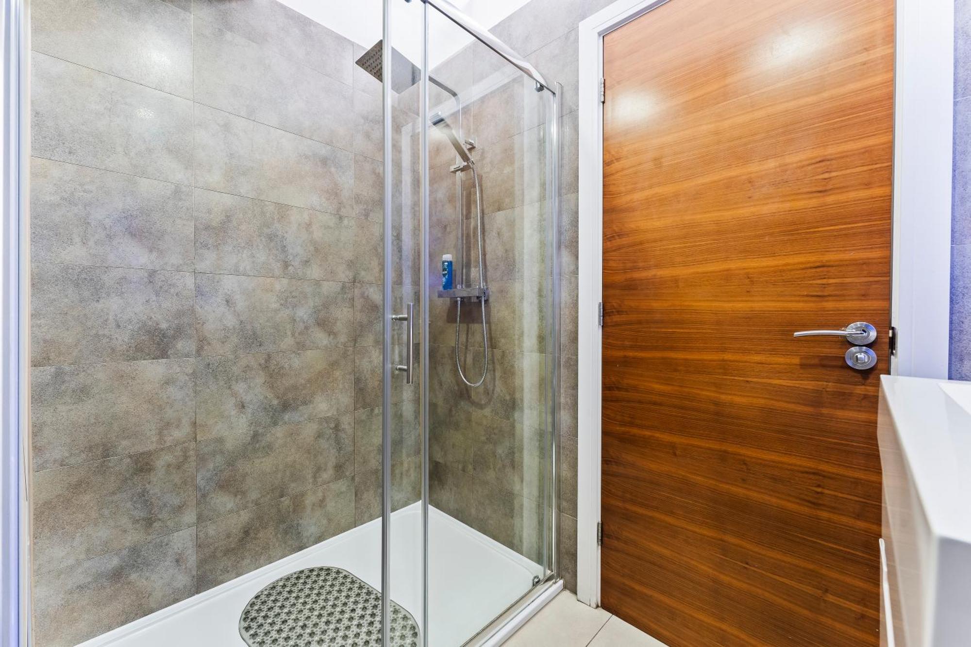 Exquisite 2-Bedroom Penthouse-Sleeps 7-Free Parking With Workstations & High-Speed Wifi 伯明翰 外观 照片