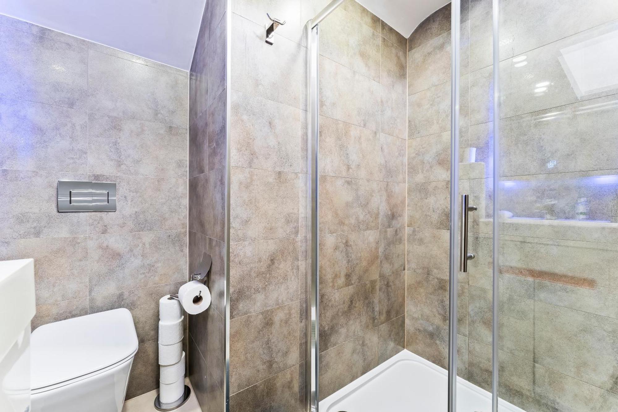Exquisite 2-Bedroom Penthouse-Sleeps 7-Free Parking With Workstations & High-Speed Wifi 伯明翰 外观 照片