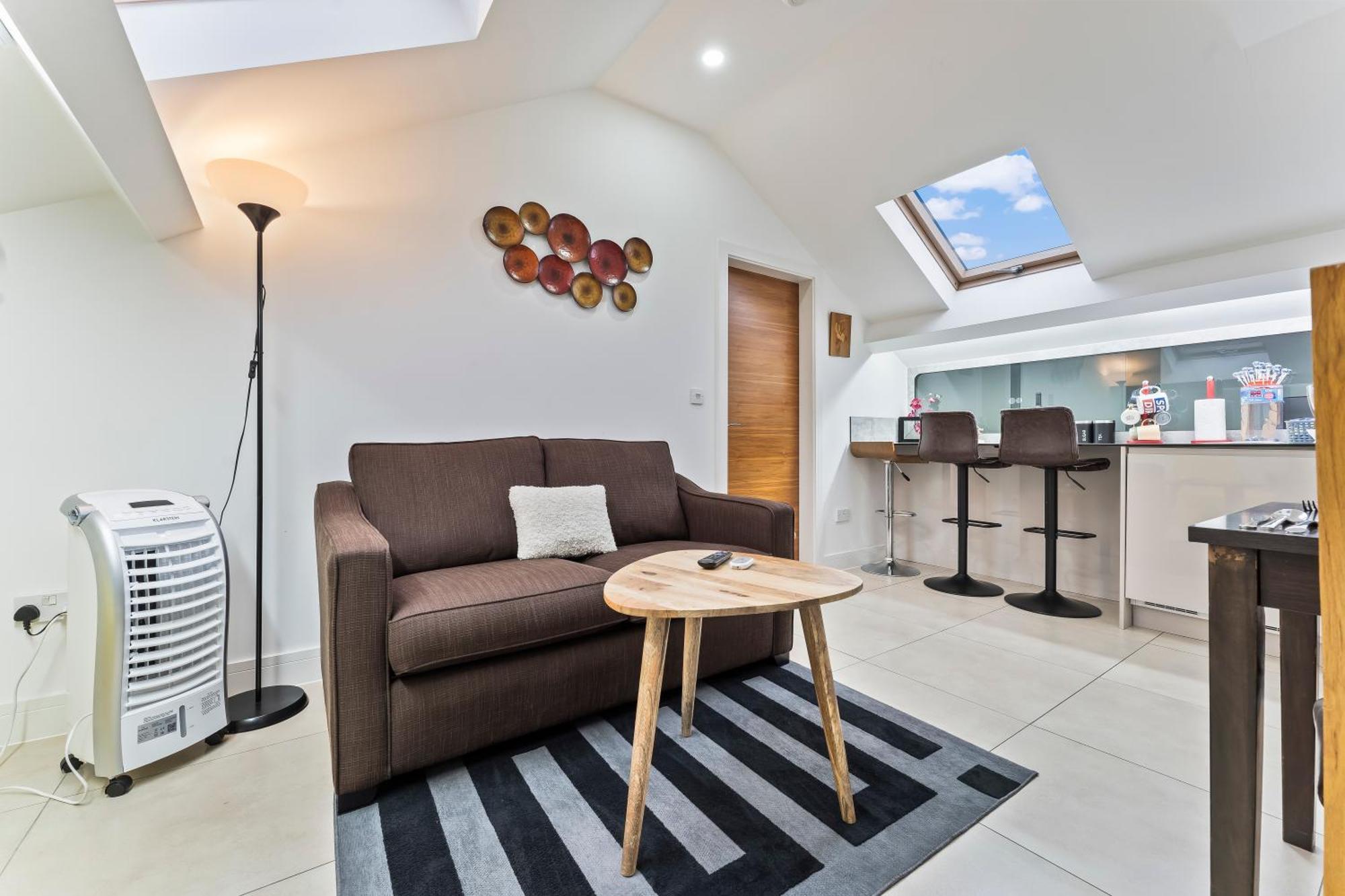 Exquisite 2-Bedroom Penthouse-Sleeps 7-Free Parking With Workstations & High-Speed Wifi 伯明翰 外观 照片