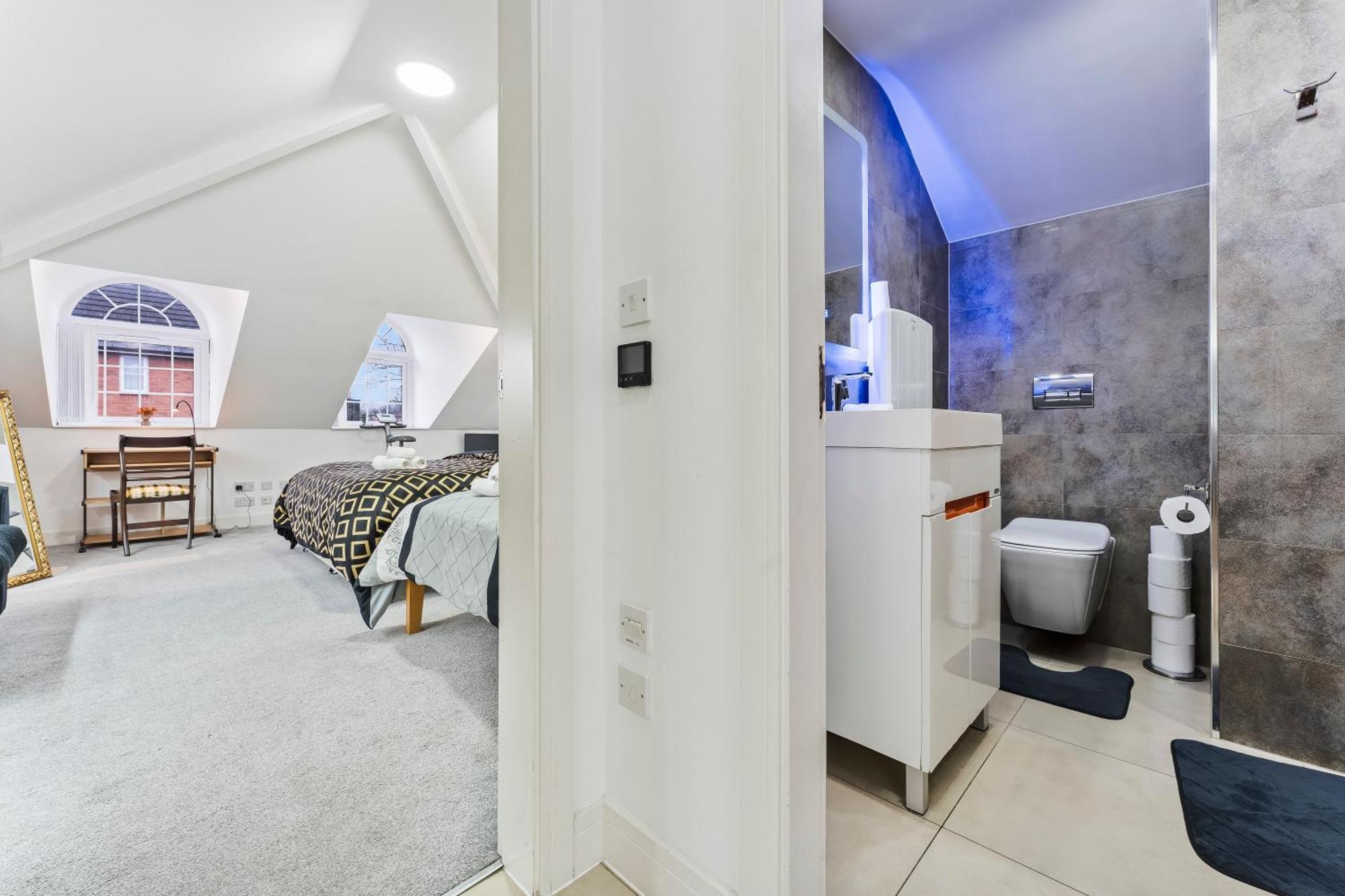 Exquisite 2-Bedroom Penthouse-Sleeps 7-Free Parking With Workstations & High-Speed Wifi 伯明翰 外观 照片