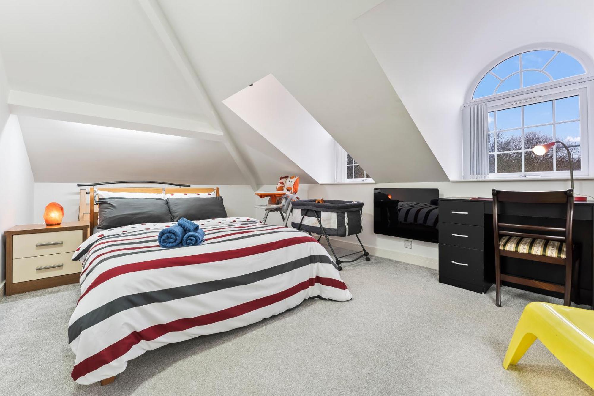 Exquisite 2-Bedroom Penthouse-Sleeps 7-Free Parking With Workstations & High-Speed Wifi 伯明翰 外观 照片