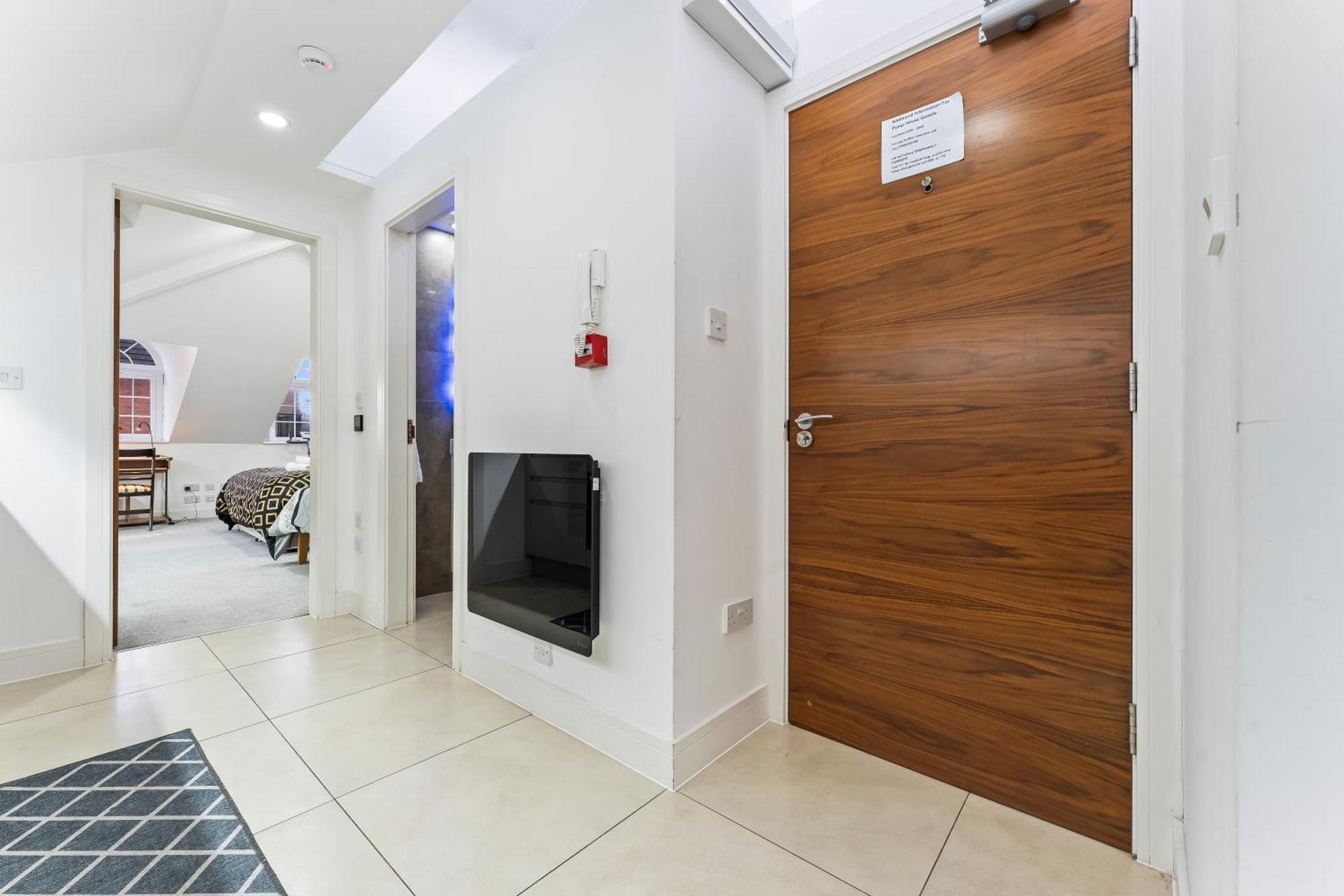 Exquisite 2-Bedroom Penthouse-Sleeps 7-Free Parking With Workstations & High-Speed Wifi 伯明翰 外观 照片