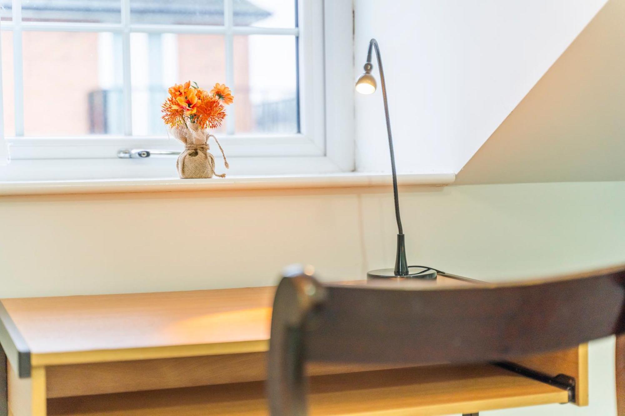 Exquisite 2-Bedroom Penthouse-Sleeps 7-Free Parking With Workstations & High-Speed Wifi 伯明翰 外观 照片