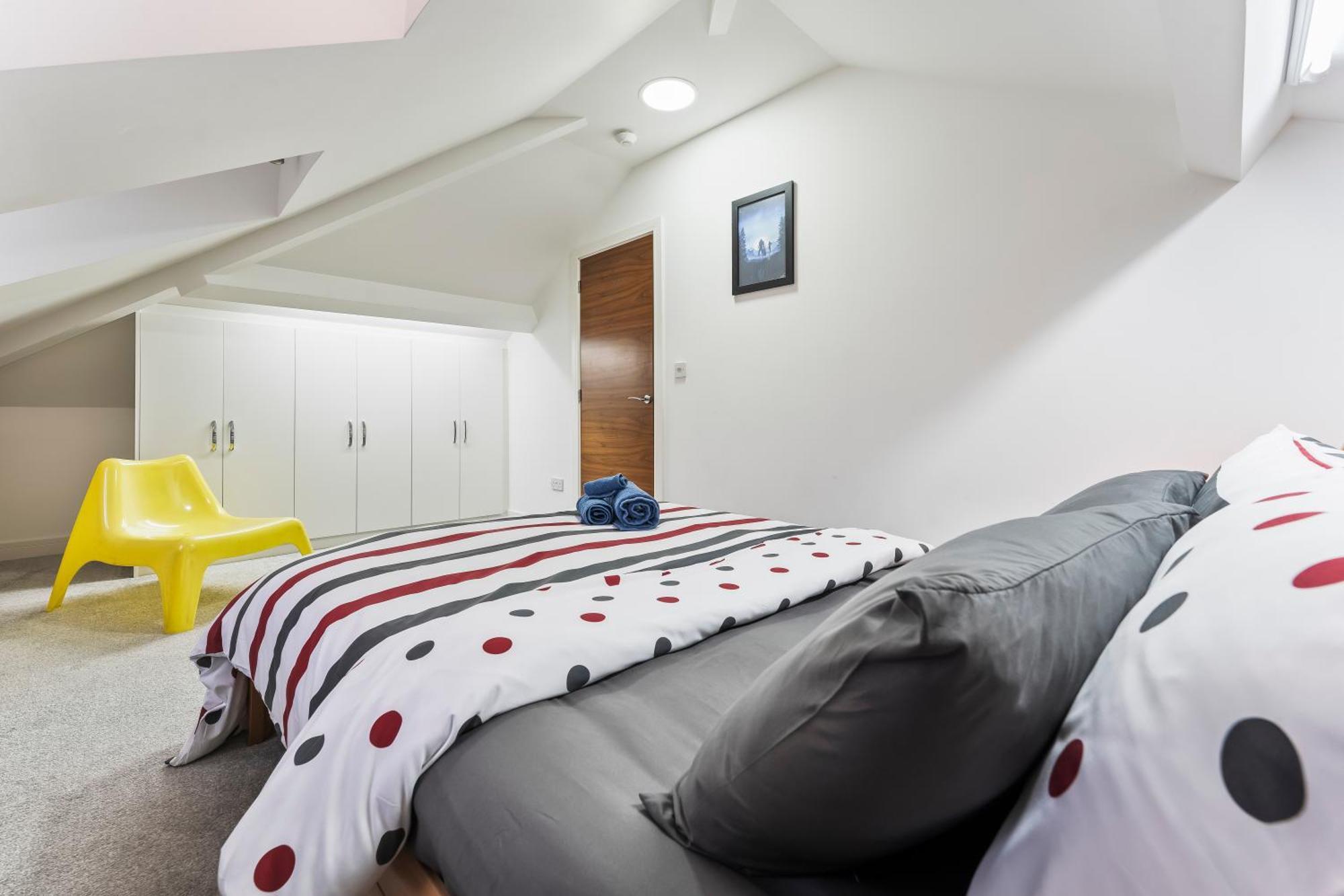 Exquisite 2-Bedroom Penthouse-Sleeps 7-Free Parking With Workstations & High-Speed Wifi 伯明翰 外观 照片
