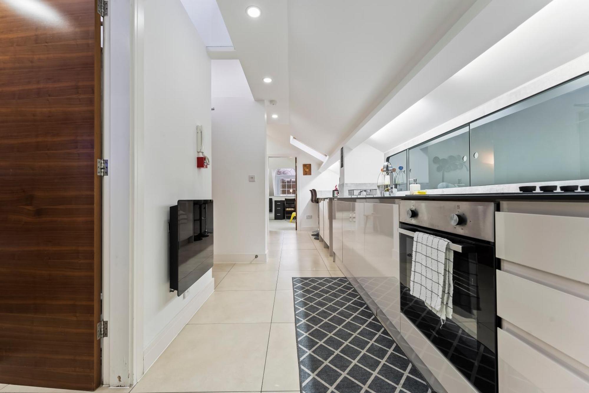 Exquisite 2-Bedroom Penthouse-Sleeps 7-Free Parking With Workstations & High-Speed Wifi 伯明翰 外观 照片