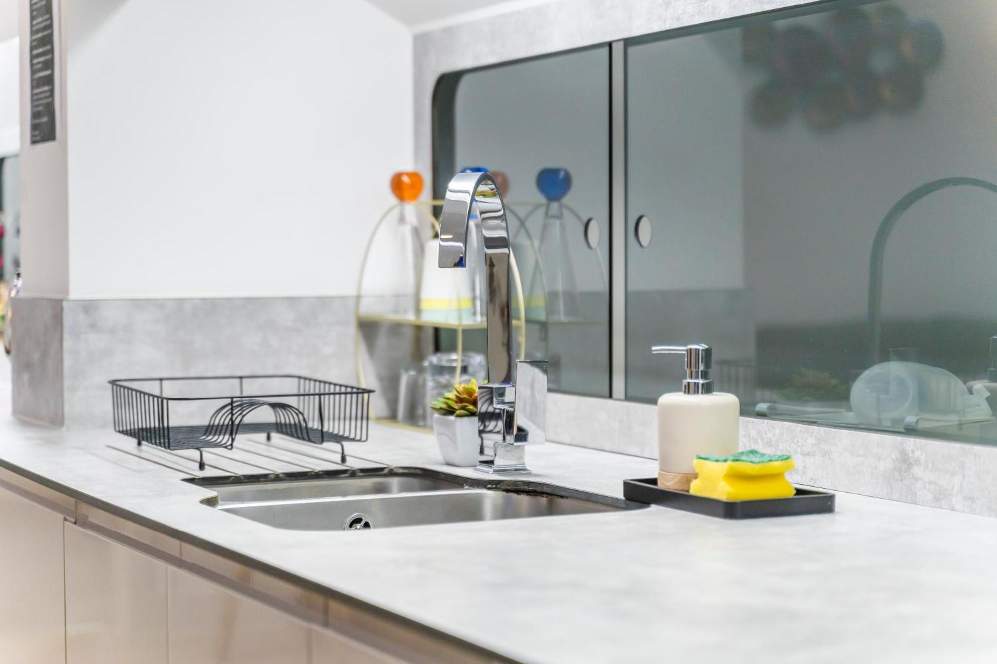 Exquisite 2-Bedroom Penthouse-Sleeps 7-Free Parking With Workstations & High-Speed Wifi 伯明翰 外观 照片